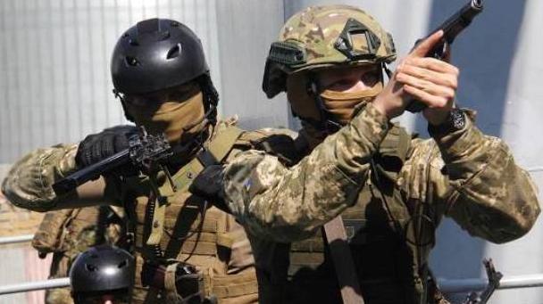 Стаття Правоохранители проводят обыски в 15 областях у экс-руководства бывшего Миндоходов Ранкове місто. Крим