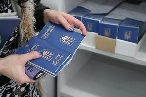 Стаття Украинцам с оккупированных территорий биометрические паспорта будут выдавать после спецпроверки Ранкове місто. Крим