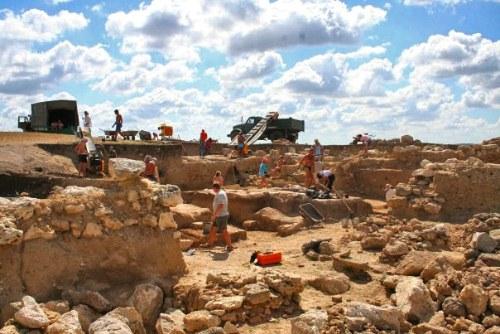 Стаття Из карьера вблизи античного городища Артезиан планируют добывать 2 млн тонн песка в год Утренний город. Крим