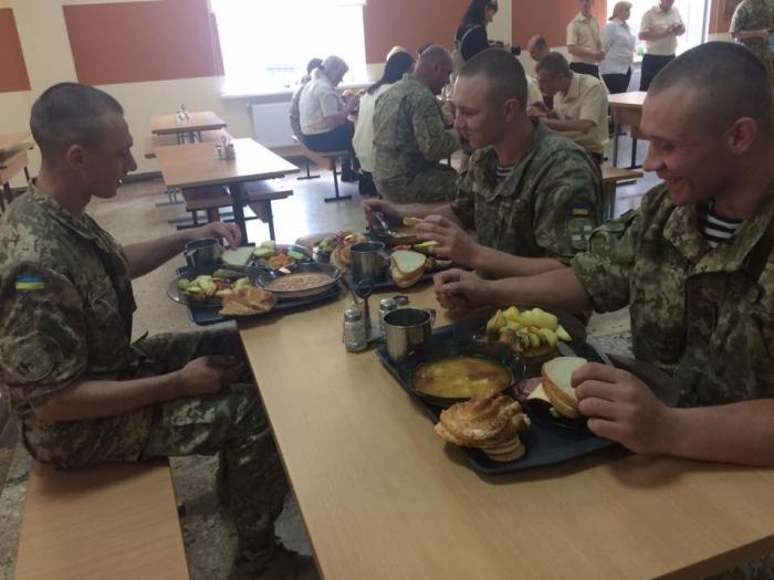 Стаття В Одессе военные моряки перешли на новую систему питания Ранкове місто. Крим