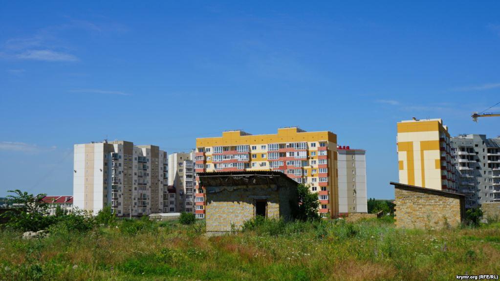 Стаття «Крымская роза» против самостроев: как Симферополь застраивают «цветочными» многоэтажками Утренний город. Крим
