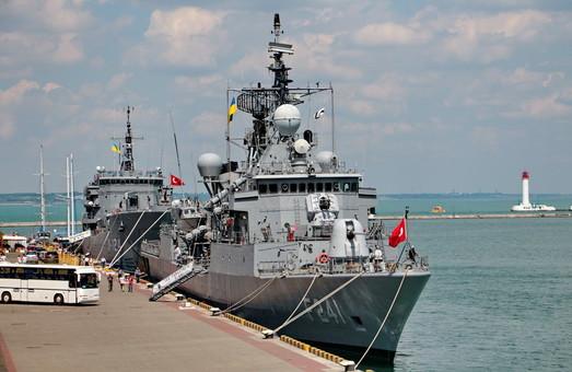 Стаття В Одессу впервые за 10 лет зашла подлодка, корабли Туреции и Румынии, армада США на подходе (ФОТО) Ранкове місто. Крим