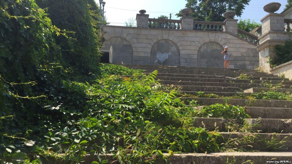 Статья Разрушенный символ Керчи: поможет ли предупреждение Путина спасти Митридатскую лестницу? Утренний город. Крым