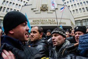 Стаття В митинге 26 февраля в Крыму участвовали военные РФ и частные военные компании — адвокат Утренний город. Крим