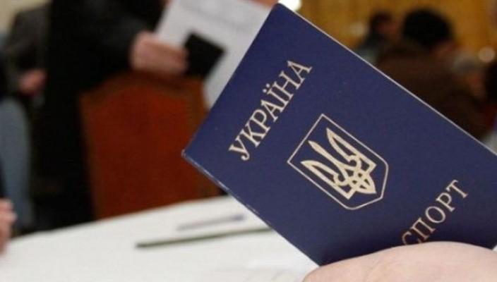 Стаття Без бумажки: как решают паспортную проблему жители «республик»? Ранкове місто. Крим