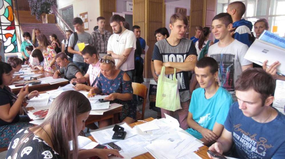Стаття За неделю более сотни абитуриентов «ЛНР» подали документы для поступления в украинские вузы Ранкове місто. Крим
