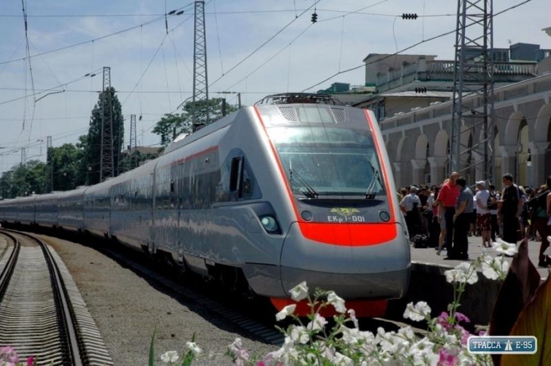 Стаття Скоростной поезд Киев - Одесса сделает дополнительные рейсы в сентябре Ранкове місто. Крим