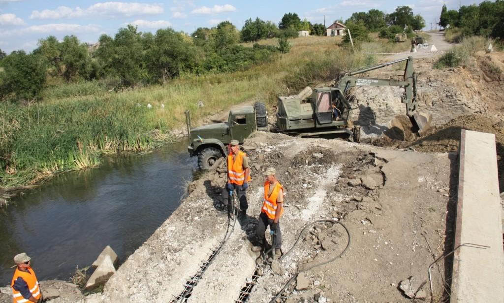 Стаття Министр проинспектировал восстановление «дороги жизни» через Лугань Ранкове місто. Крим