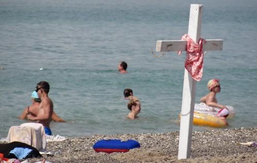 Стаття Зона отчуждения. И это один из лучших пляжей Крыма. ФОТОФАКТ Ранкове місто. Крим
