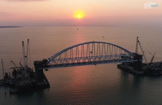 Статья Установка арки на Крымском мосту – всё только начинается! Утренний город. Крым