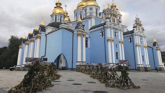 Стаття В центре Киева вспоминают бойцов, погибших под Иловайском (ФОТО) Ранкове місто. Крим