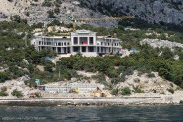 Стаття В Крыму достроили пятиэтажную резиденцию Януковича Утренний город. Крим