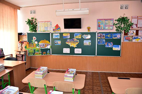 Стаття Школьники Луганска могут дистанционно обучаться в украинской школе в Счастье Ранкове місто. Крим