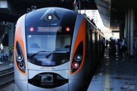 Стаття «Укрзализныця» назначила 5 дополнительных поездов на октябрь Утренний город. Крим