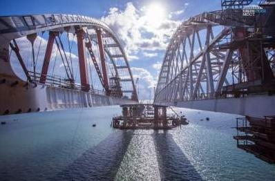 Статья В Сети появились свежие фото Керченского моста Утренний город. Крым