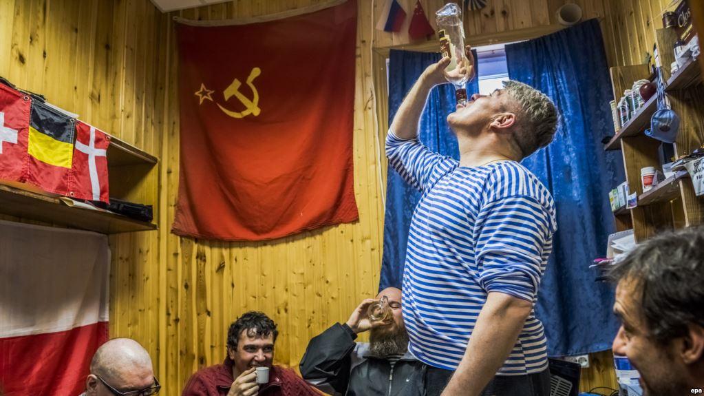 Стаття Почему пьют крымчане? Утренний город. Крим