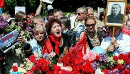 Стаття Слепили из того что было? В Крыму поставили странный памятник советским партизанам Ранкове місто. Крим