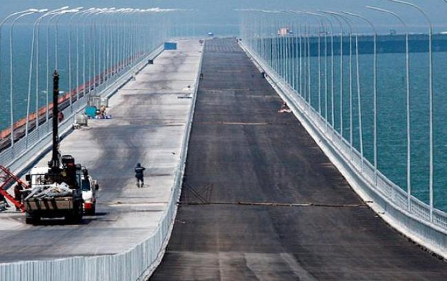 Статья А зачем, на самом деле, российские оккупанты строят мост в Керчи? Утренний город. Крым