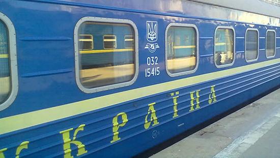 Стаття «Укрзализныця» запустит 23 дополнительных поезда на пасхальные праздники Ранкове місто. Крим