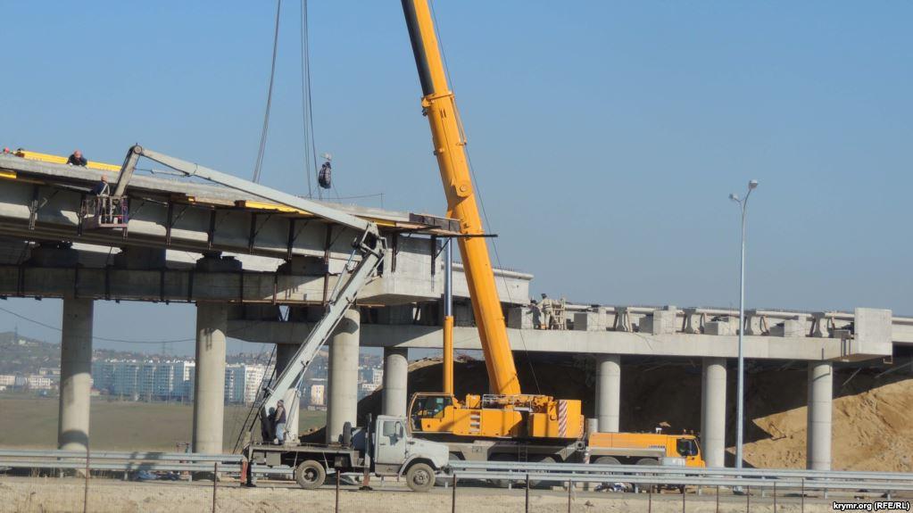 Статья В Керчи завершают сооружение эстакады в районе автоподхода к Керченскому мосту (+ фото) Утренний город. Крым