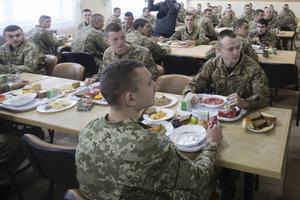 Стаття Революция еды в армии: чем теперь кормят украинских бойцов? Ранкове місто. Крим
