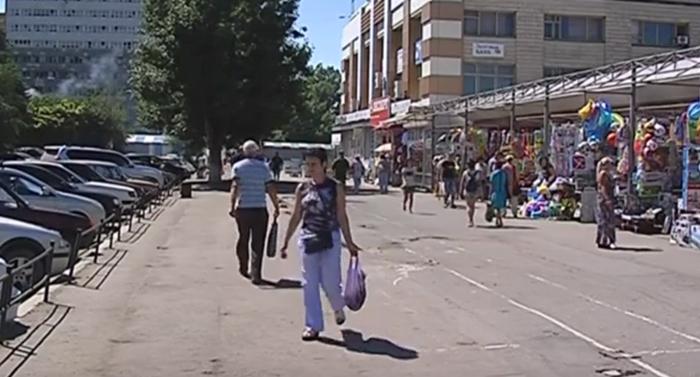 Стаття Рынки в Луганске вернулись в 90-е - горожане Ранкове місто. Крим