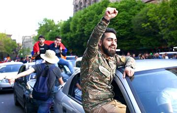 Стаття Как армяне празднуют свою победу: фоторепортаж Ранкове місто. Крим