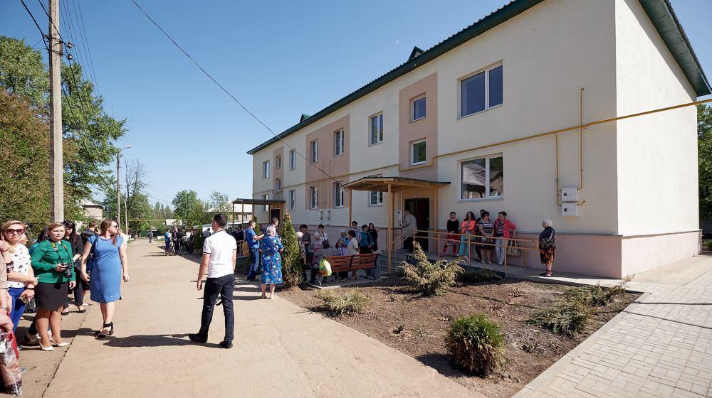 Стаття Донетчане получили квартиры в доме, восстановленном после обстрелов Ранкове місто. Крим