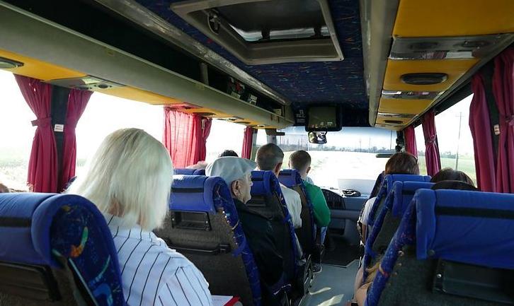 Стаття Волонтеры запустили бесплатные автобусы для 5 сел «серой зоны» на Донбассе Ранкове місто. Крим