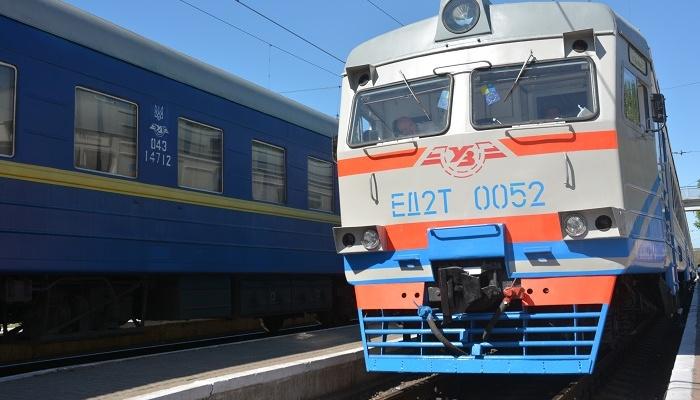 Стаття Поезда на Донбасс совершат дополнительные рейсы ко Дню Конституции Ранкове місто. Крим