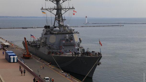 Стаття В Одессу пришел американский ракетный эсминец: «Томагавки», женщины в команде и запрет на съемку Ранкове місто. Крим
