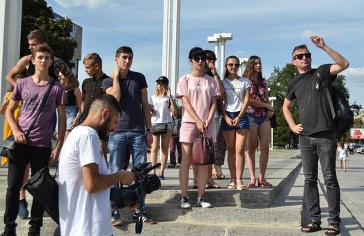 Стаття «Путешественники с Востока»: выпускники из прифронтового города Золотое, скоро будут в Одессе Ранкове місто. Крим