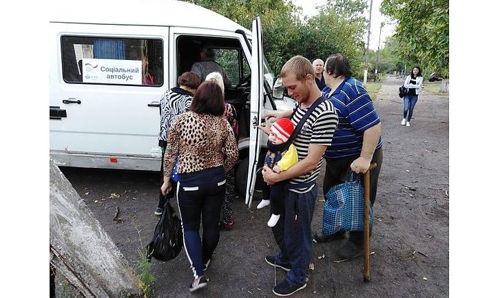 Стаття На Донетчине запустили два бесплатных автобуса для жителей изолированных сел в «серой» зоне Ранкове місто. Крим