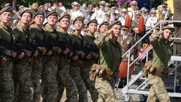 Стаття Порошенко уровнял в правах женщин и мужчин для службы в армии: подписан закон Ранкове місто. Крим