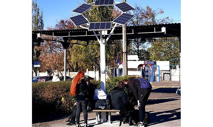 Стаття В Краматорске появилось «солнечное дерево» для подзарядки мобильных гаджетов Ранкове місто. Крим