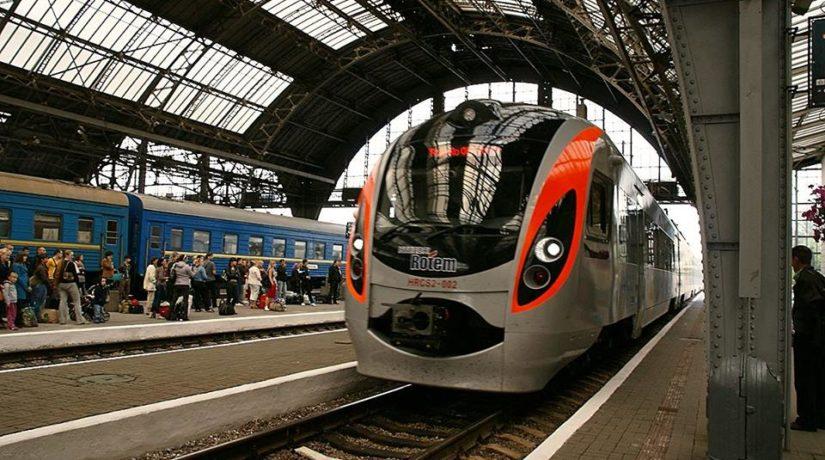 Стаття «Укрзализныця» назначила дополнительные рейсы поезда Киев — Запорожье Ранкове місто. Крим