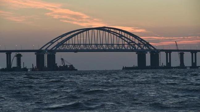Стаття Оккупанты заявили, что до конца года пустят в Крым поезда по Керченскому мосту Утренний город. Крим