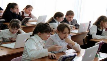 Стаття Украинские школы переходят на электронные учебники Ранкове місто. Крим