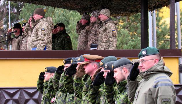 Стаття Инструкторы семи стран НАТО будут тренировать украинских военных Ранкове місто. Крим