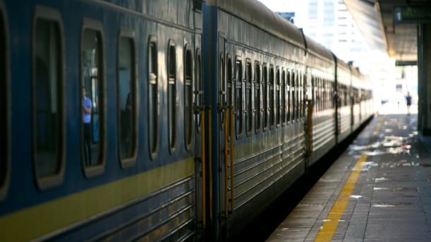 Стаття Таможенники будут проверять пассажиров поезда Киев – Варшава прямо на вокзале Ранкове місто. Крим