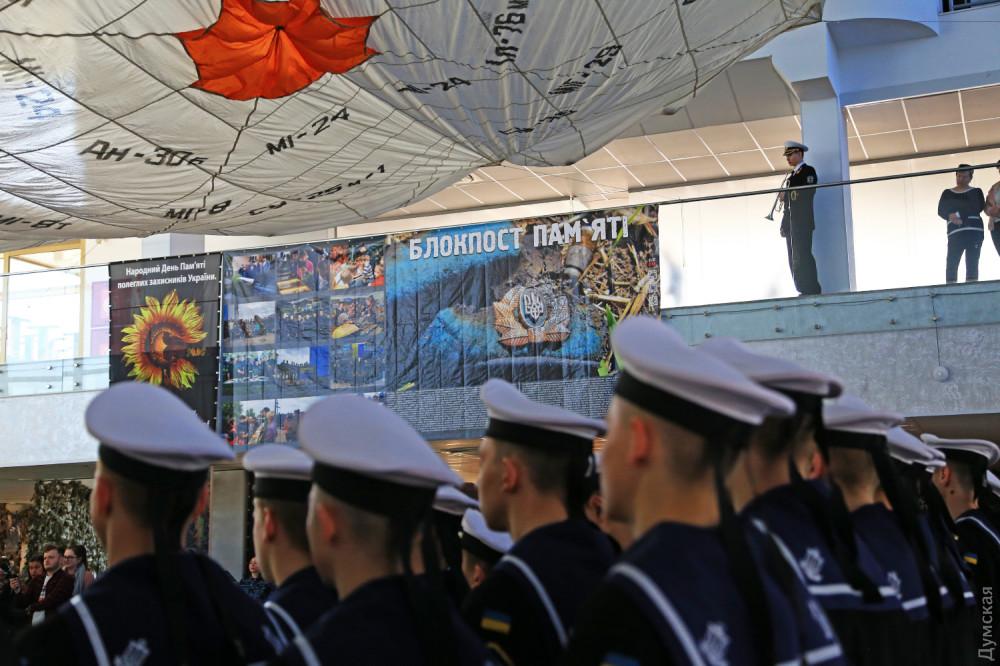 Стаття «Блокпост памяти»: на морвокзале открылась выставка памяти воинов, павших на востоке Украины Ранкове місто. Крим