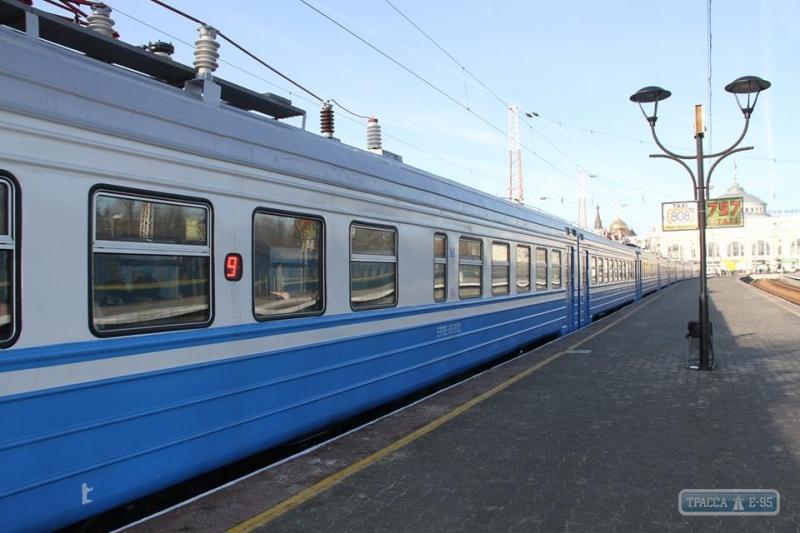 Стаття Одесская железная дорога запускает три дополнительных пригородных поезда Ранкове місто. Крим