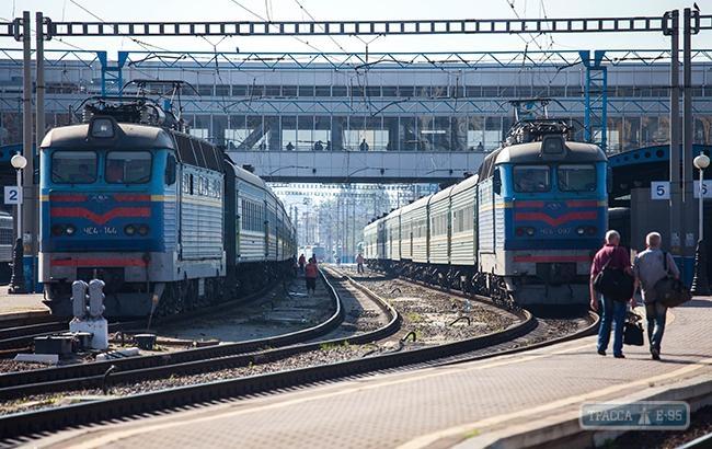 Стаття «Укрзалізниця» назначила еще два поезда в Одессу на Пасху и майские праздники Ранкове місто. Крим