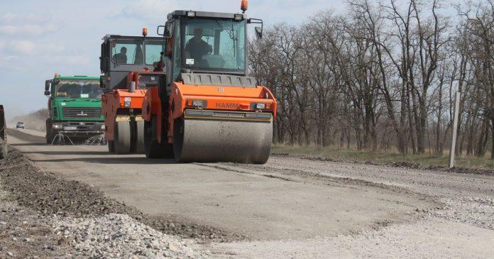 Стаття Самую плохую украинскую трассу ремонтируют по новой технологии Ранкове місто. Крим