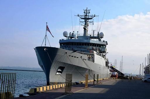 Стаття Украинские военные моряки стажируются на британском разведчике Ранкове місто. Крим