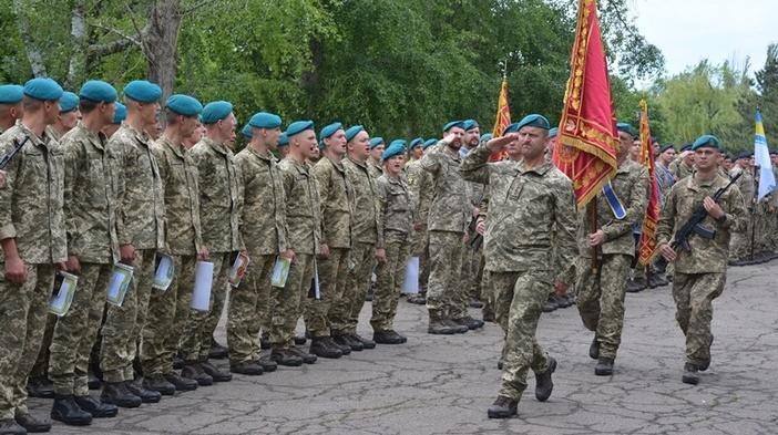 Стаття В Мариуполе 80 новобранцев торжественно получили береты морских пехотинцев Ранкове місто. Крим