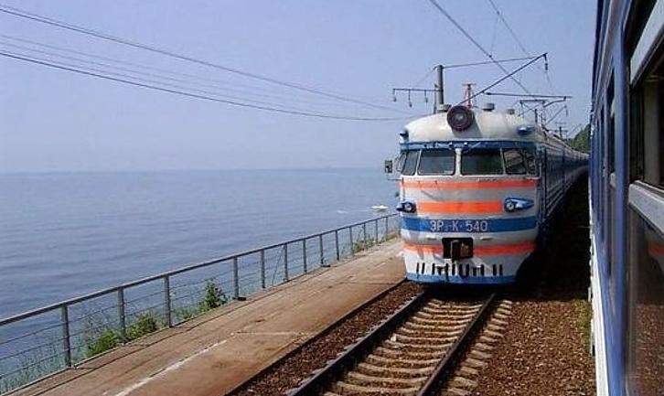 Стаття Укрзалізниця відкрила продаж квитків на 22 літніх поїзди до морських курортів Ранкове місто. Крим