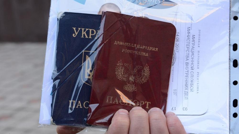 Стаття Российские паспорта: о чем не принято говорить в Донецке и Луганске? Ранкове місто. Крим