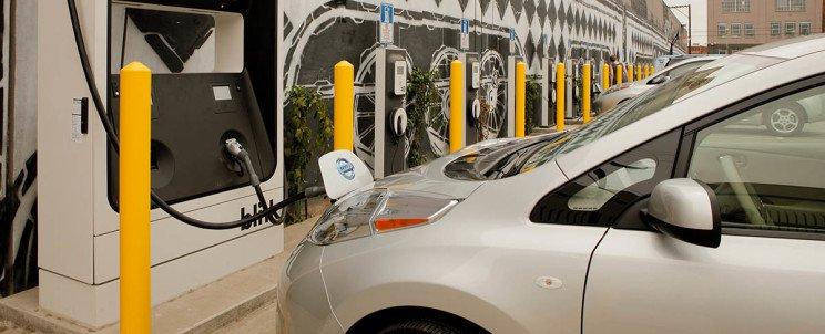 Стаття В Украине с 1 июля на парковках станут обязательными зарядки для электромобилей Ранкове місто. Крим