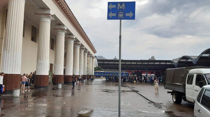 Стаття Вокруг вокзала «Киев-Пассажирский» установили навигацию Ранкове місто. Крим